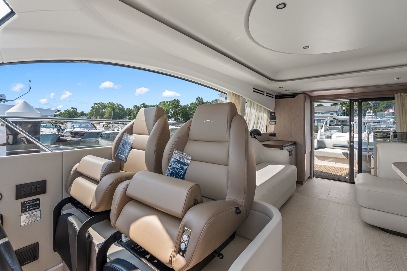 2027 Azimut Fly 53 39