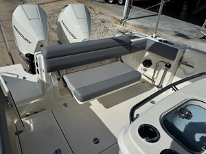 Boston Whaler 280 Outrage 7 2026 Boston Whaler 280 Outrage 8