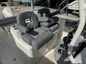 Boston Whaler 280 Outrage 11 2026 Boston Whaler 280 Outrage 12