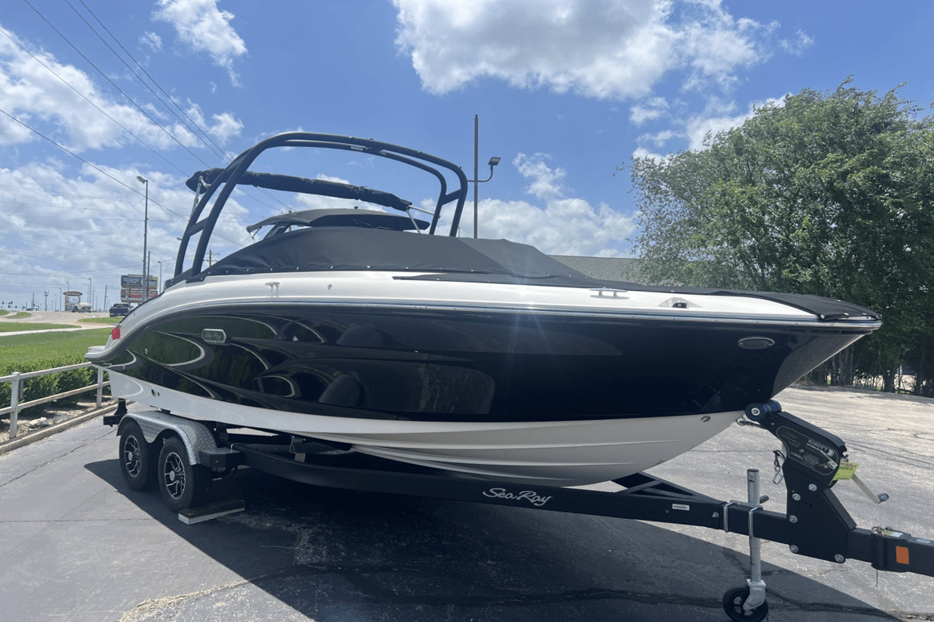 2025 Sea Ray SPX 210 Outboard 3