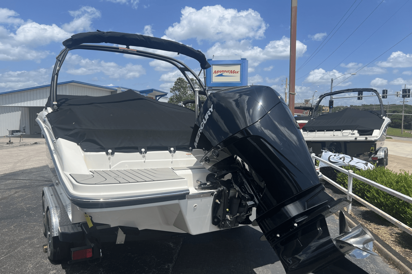 2025 Sea Ray SPX 210 Outboard 5