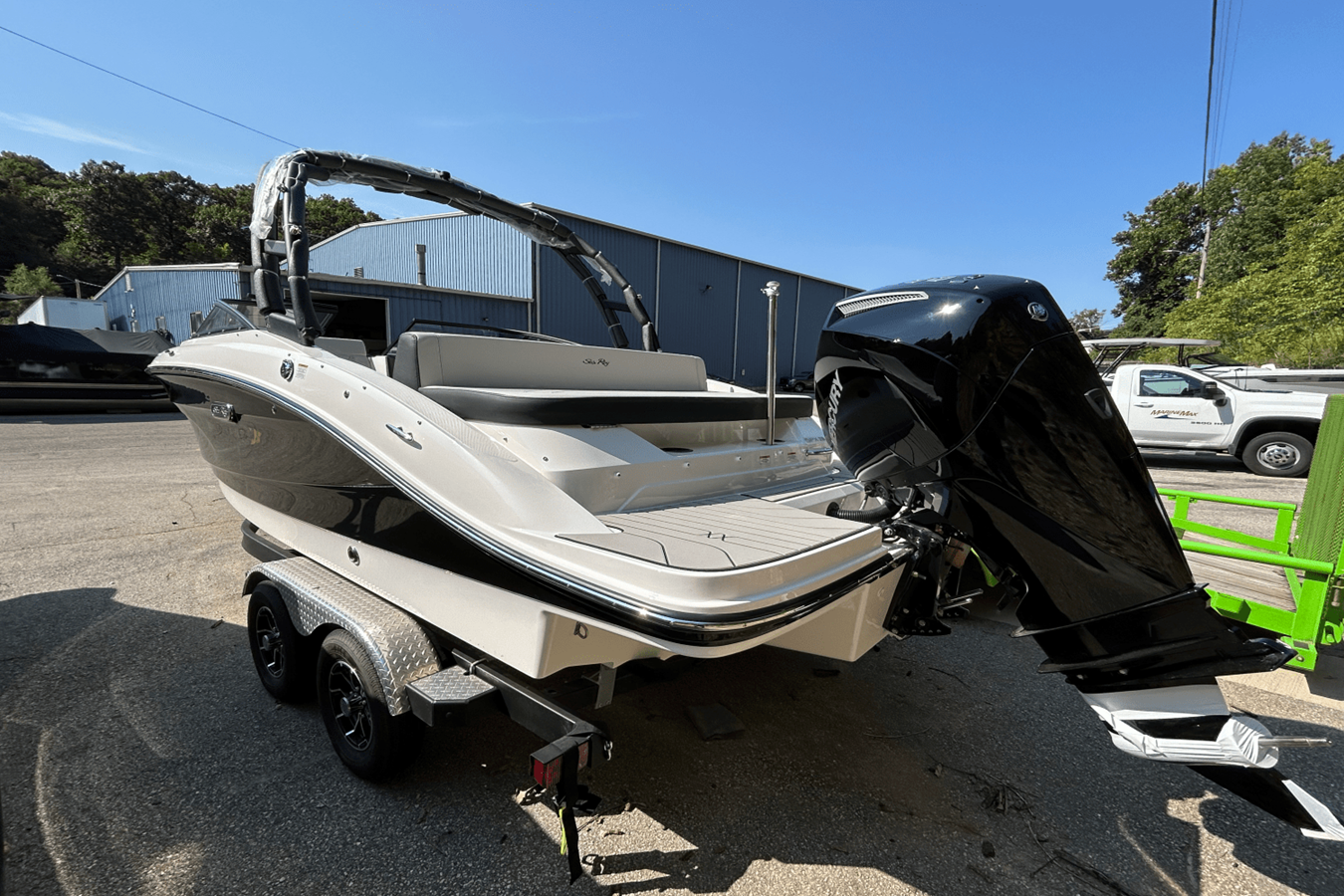 2025 Sea Ray SPX 210 Outboard 6