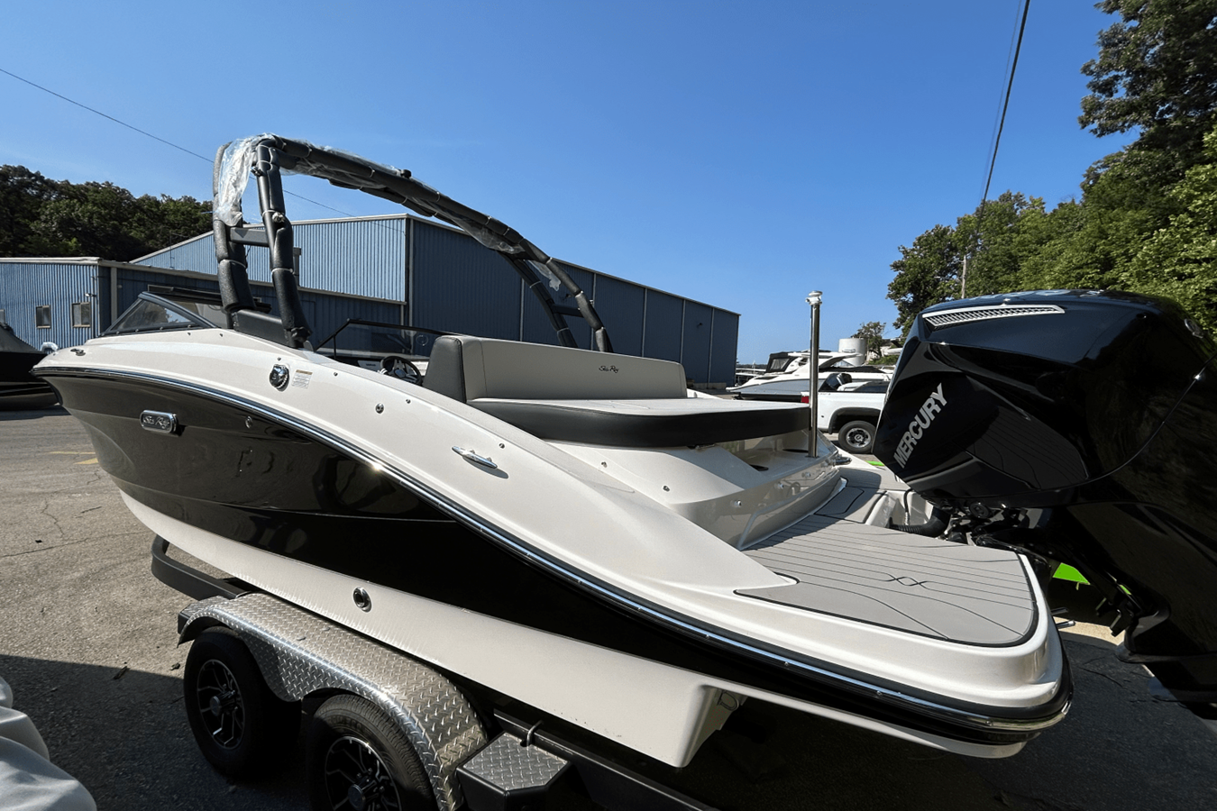 2025 Sea Ray SPX 210 Outboard 7