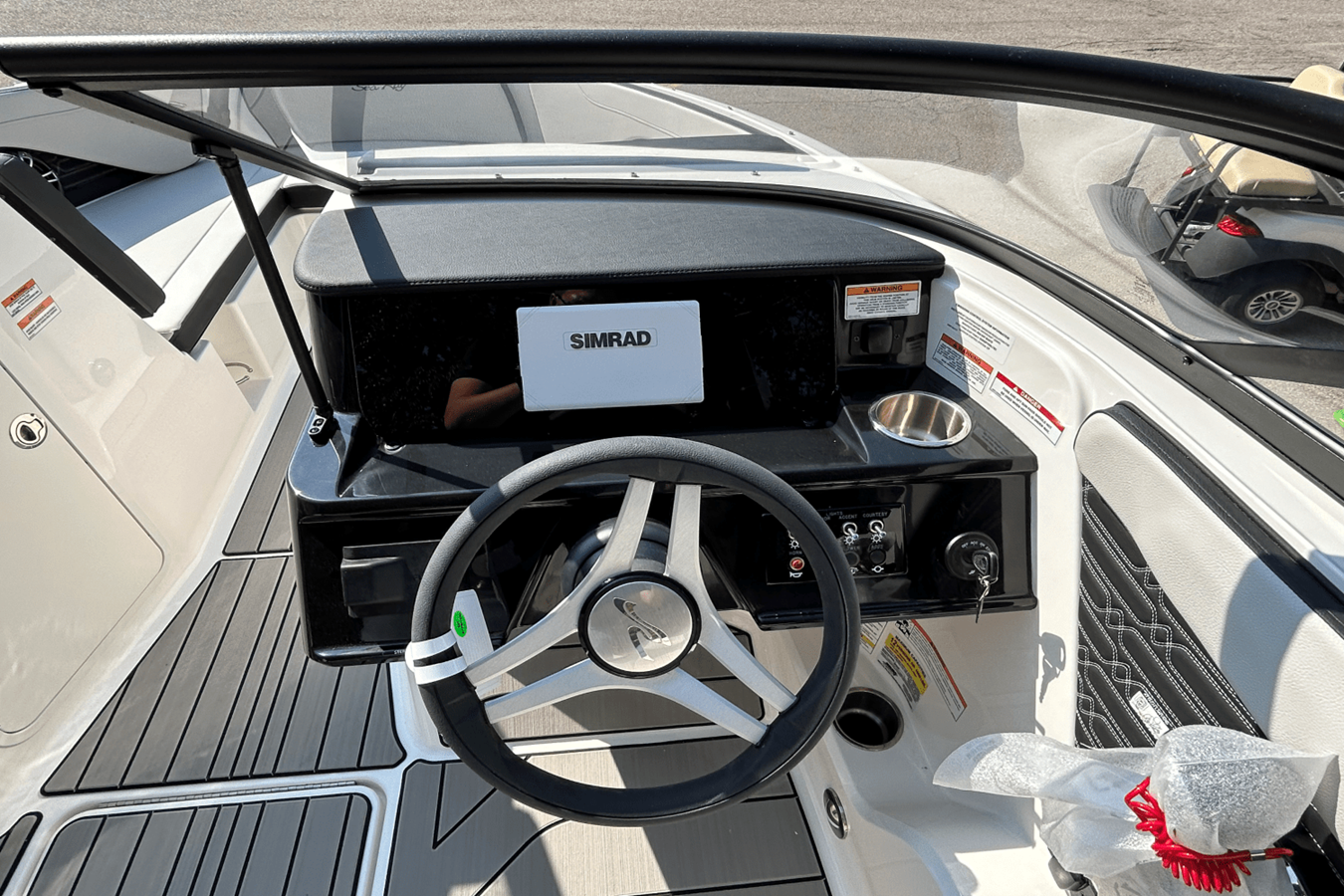 2025 Sea Ray SPX 210 Outboard 10