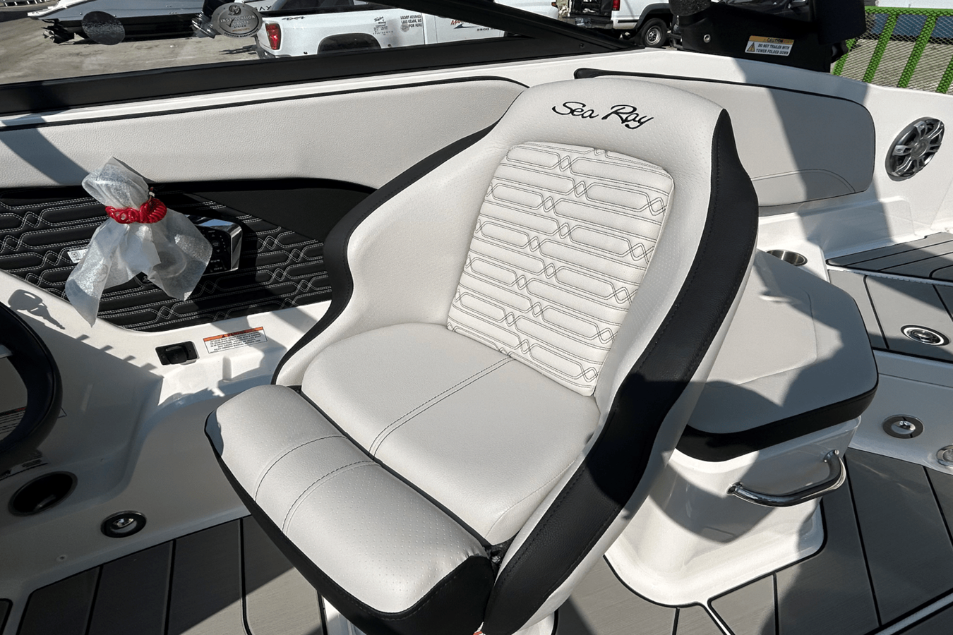 2025 Sea Ray SPX 210 Outboard 11