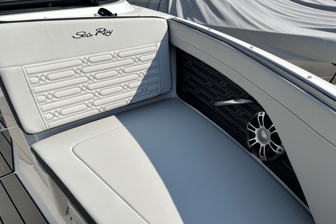 2025 Sea Ray SPX 210 Outboard 17