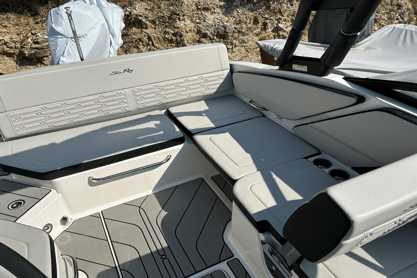 2025 Sea Ray SPX 210 Outboard 19