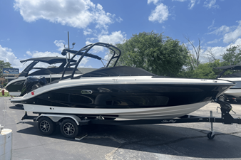 Sea Ray SPX 210 Outboard 0 2025 Sea Ray SPX 210 Outboard 1