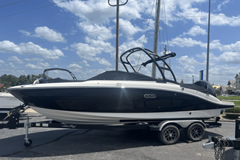 Sea Ray SPX 210 Outboard 3 2025 Sea Ray SPX 210 Outboard 4