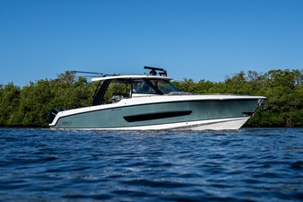 Boston Whaler 420 Outrage 0 2026 Boston Whaler 420 Outrage 1