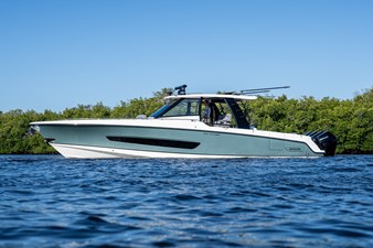 Boston Whaler 420 Outrage 2 2026 Boston Whaler 420 Outrage 3