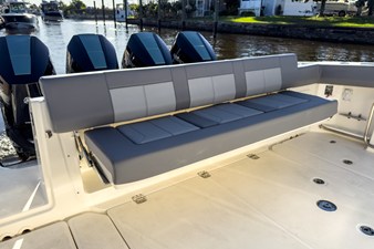 Boston Whaler 420 Outrage 6 2026 Boston Whaler 420 Outrage 7