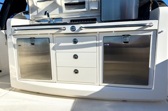 Boston Whaler 420 Outrage 11 2026 Boston Whaler 420 Outrage 12