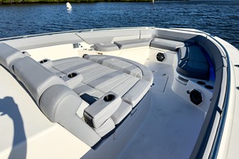Boston Whaler 420 Outrage 30 2026 Boston Whaler 420 Outrage 31