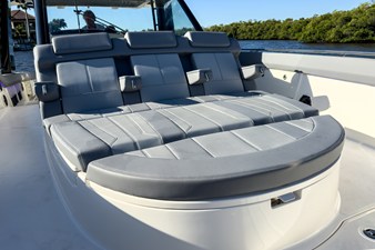 Boston Whaler 420 Outrage 31 2026 Boston Whaler 420 Outrage 32