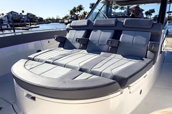 Boston Whaler 420 Outrage 32 2026 Boston Whaler 420 Outrage 33