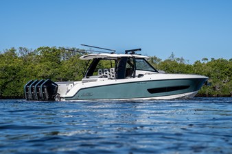 Boston Whaler 420 Outrage 37 2026 Boston Whaler 420 Outrage 38