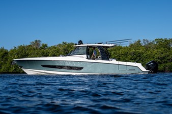 Boston Whaler 420 Outrage 42 2026 Boston Whaler 420 Outrage 43