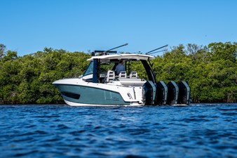 Boston Whaler 420 Outrage 44 2026 Boston Whaler 420 Outrage 45