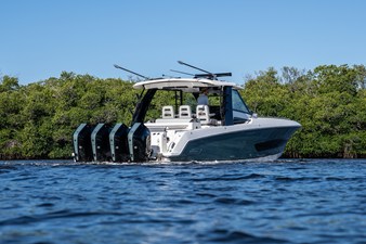 Boston Whaler 420 Outrage 45 2026 Boston Whaler 420 Outrage 46