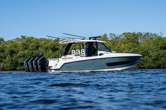 Boston Whaler 420 Outrage 46 2026 Boston Whaler 420 Outrage 47