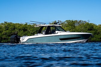 Boston Whaler 420 Outrage 47 2026 Boston Whaler 420 Outrage 48