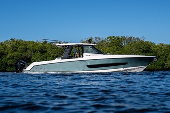 Boston Whaler 420 Outrage 48 2026 Boston Whaler 420 Outrage 49