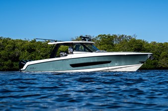 Boston Whaler 420 Outrage 50 2026 Boston Whaler 420 Outrage 51