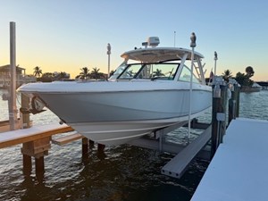 Boston Whaler 320 VANTAGE 0 2017 Boston Whaler 320 VANTAGE 1