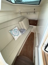 Boston Whaler 320 VANTAGE 5 2017 Boston Whaler 320 VANTAGE 6