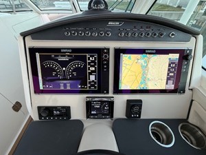 Boston Whaler 320 VANTAGE 7 2017 Boston Whaler 320 VANTAGE 8