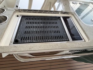 Boston Whaler 320 VANTAGE 10 2017 Boston Whaler 320 VANTAGE 11