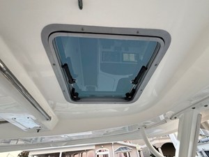 Boston Whaler 320 VANTAGE 12 2017 Boston Whaler 320 VANTAGE 13