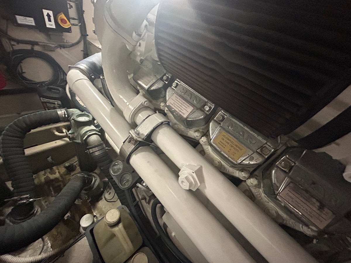 2005 Sea Ray 550 SEDAN BRIDGE 32