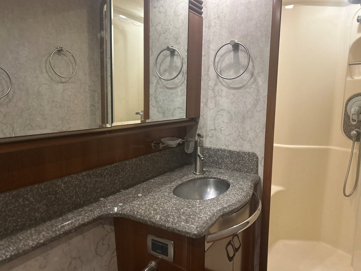 2005 Sea Ray 550 SEDAN BRIDGE 56