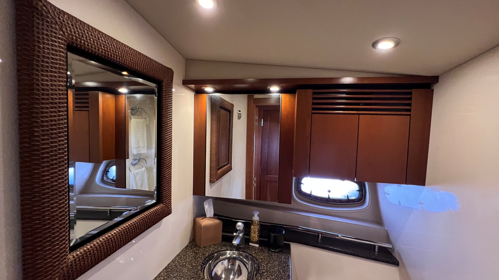 2006 Sea Ray 48 Sundancer 59