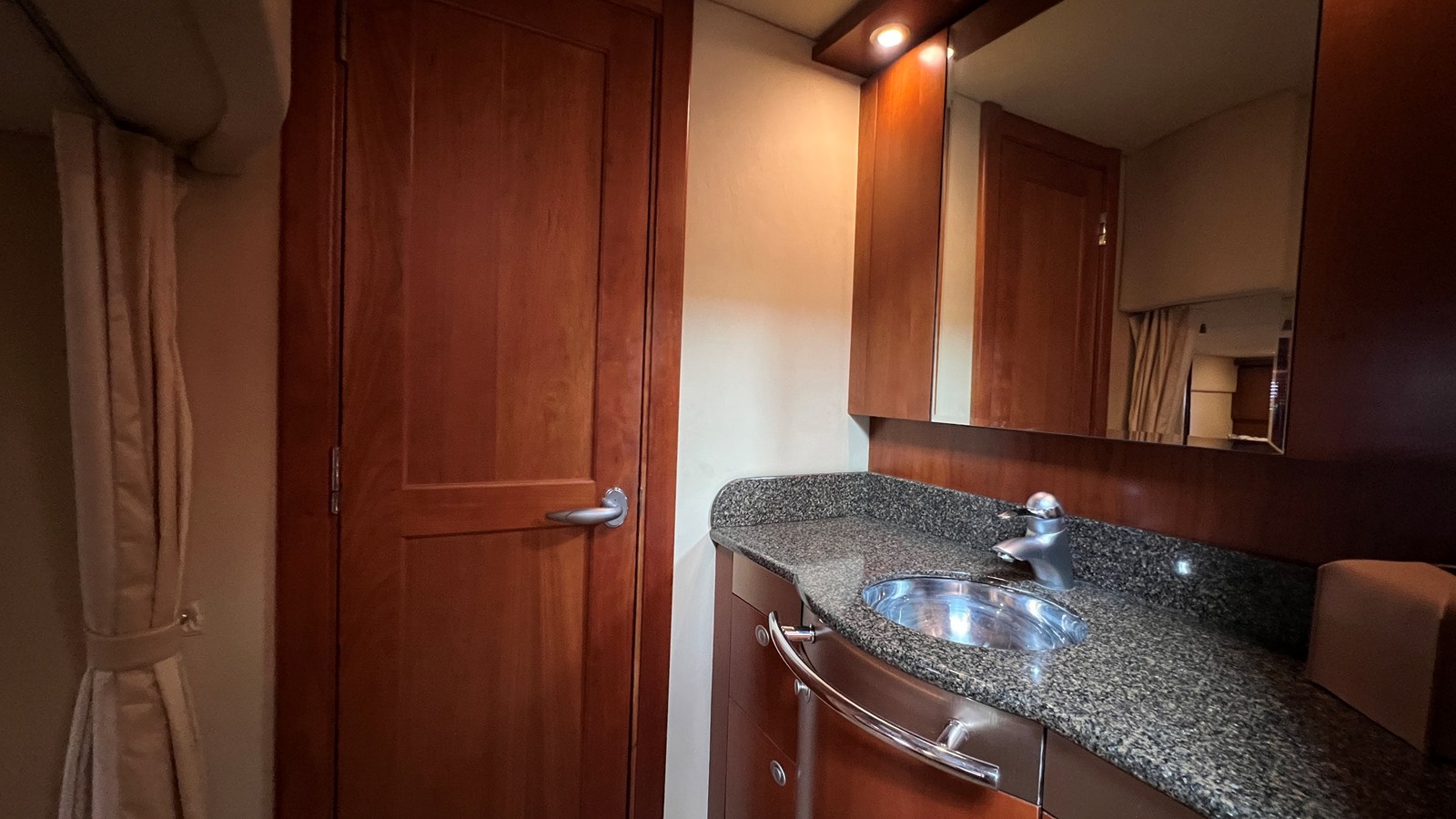 2006 Sea Ray 48 Sundancer 71