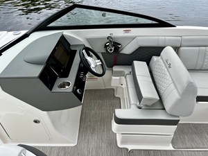 Sea Ray 270 SDX OUTBOARD 11 2024 Sea Ray 270 SDX OUTBOARD 12