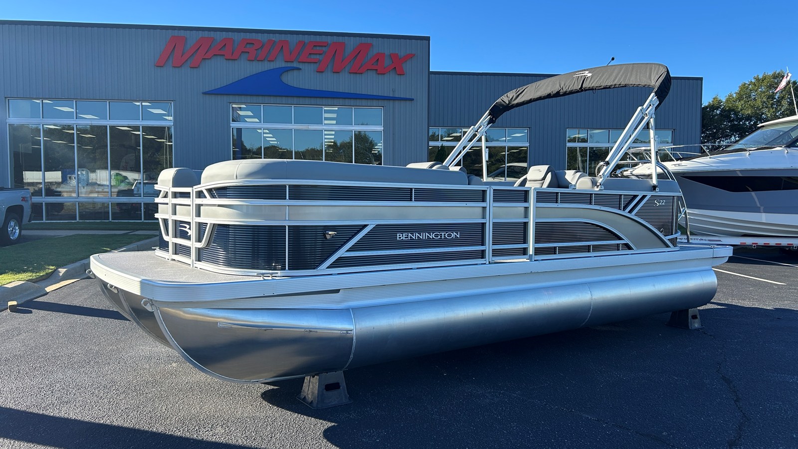 2027 Bennington 22SSR 2