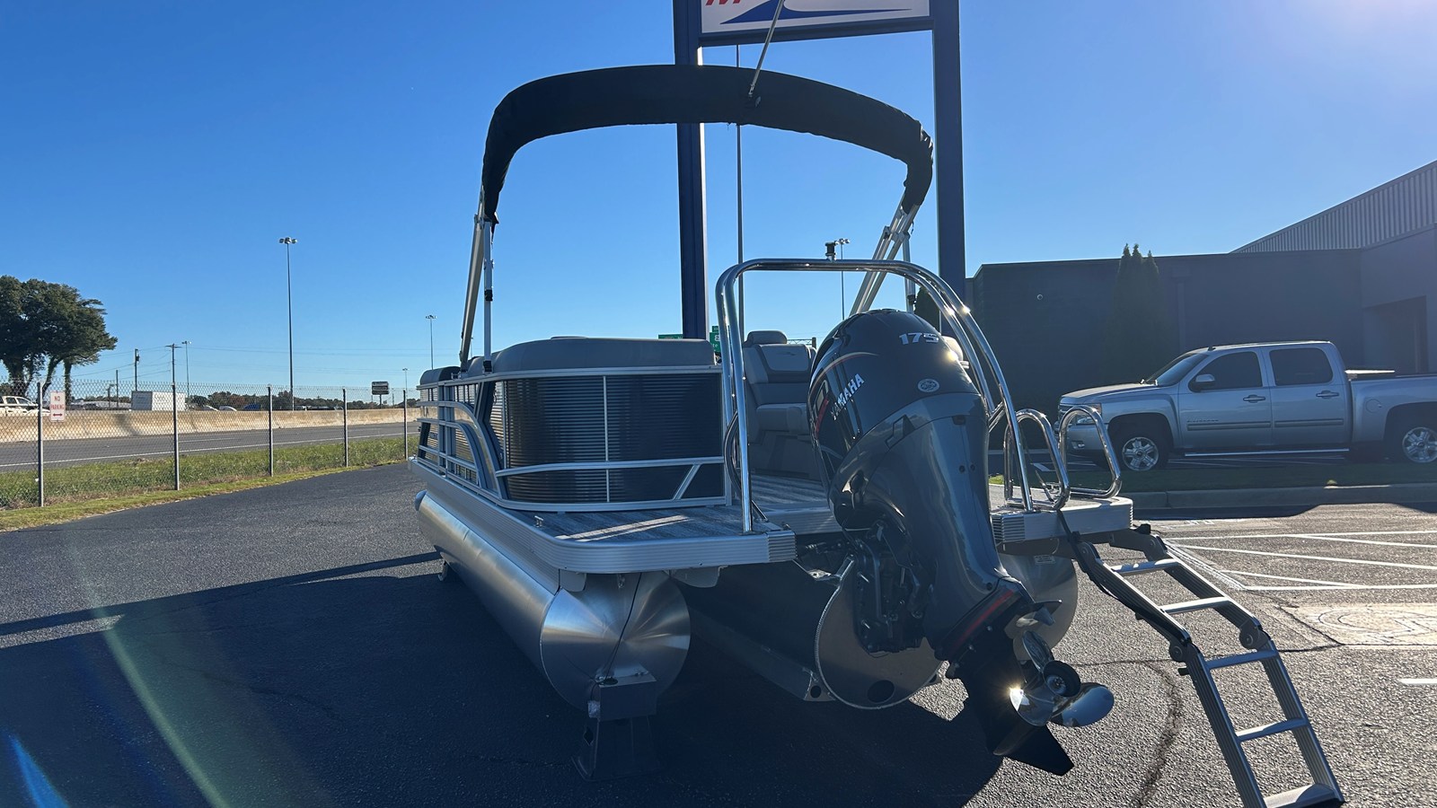 2027 Bennington 22SSR 4