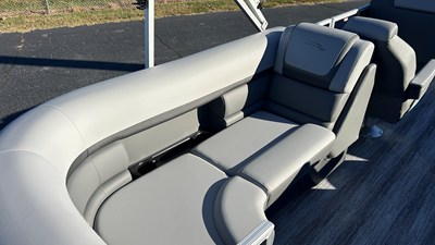 2027 Bennington 22SSR 10