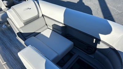 2027 Bennington 22SSR 28
