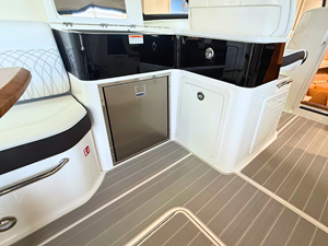 Sea Ray Sundancer 370 16 2027 Sea Ray Sundancer 370 17