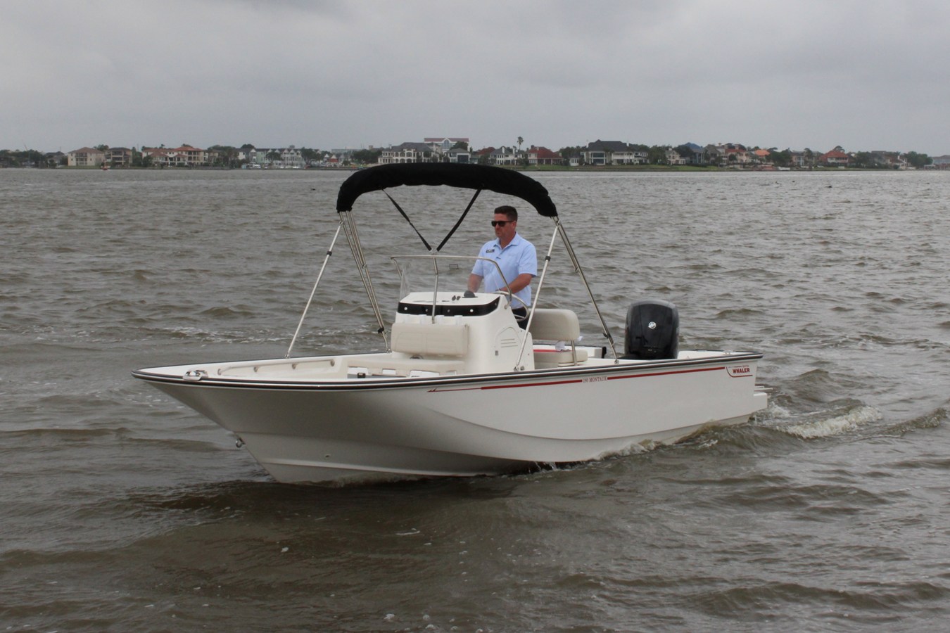 2026 Boston Whaler 190 Montauk 10