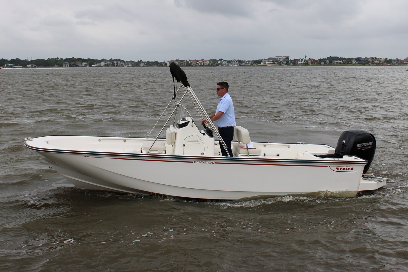 2026 Boston Whaler 190 Montauk 11