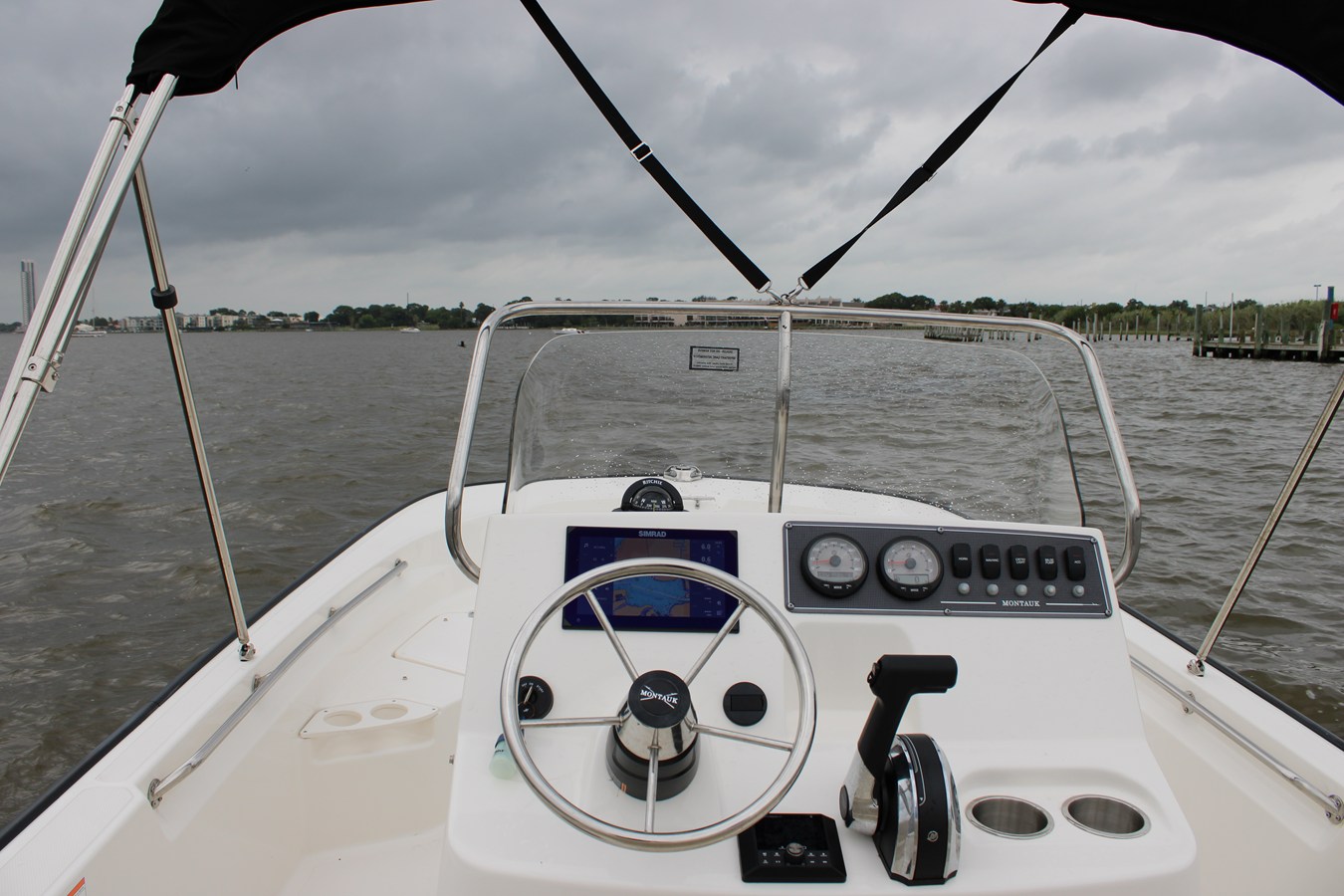 2026 Boston Whaler 190 Montauk 14