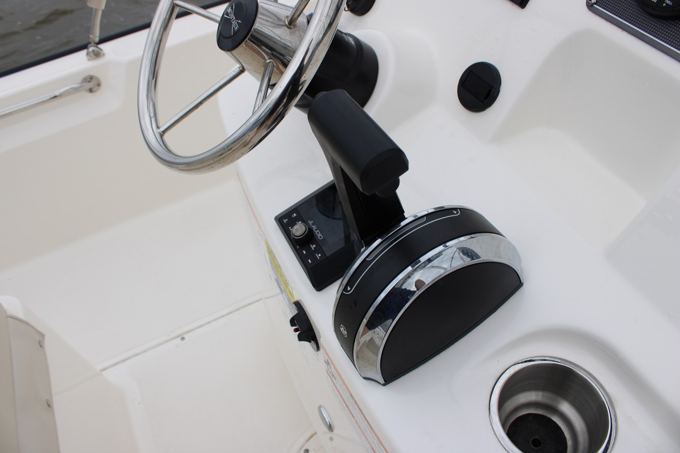 2026 Boston Whaler 190 Montauk 17