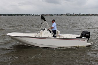 2026 Boston Whaler 190 Montauk 11