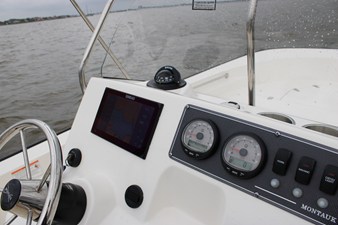 2026 Boston Whaler 190 Montauk 16