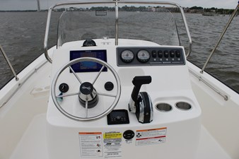 2026 Boston Whaler 190 Montauk 19